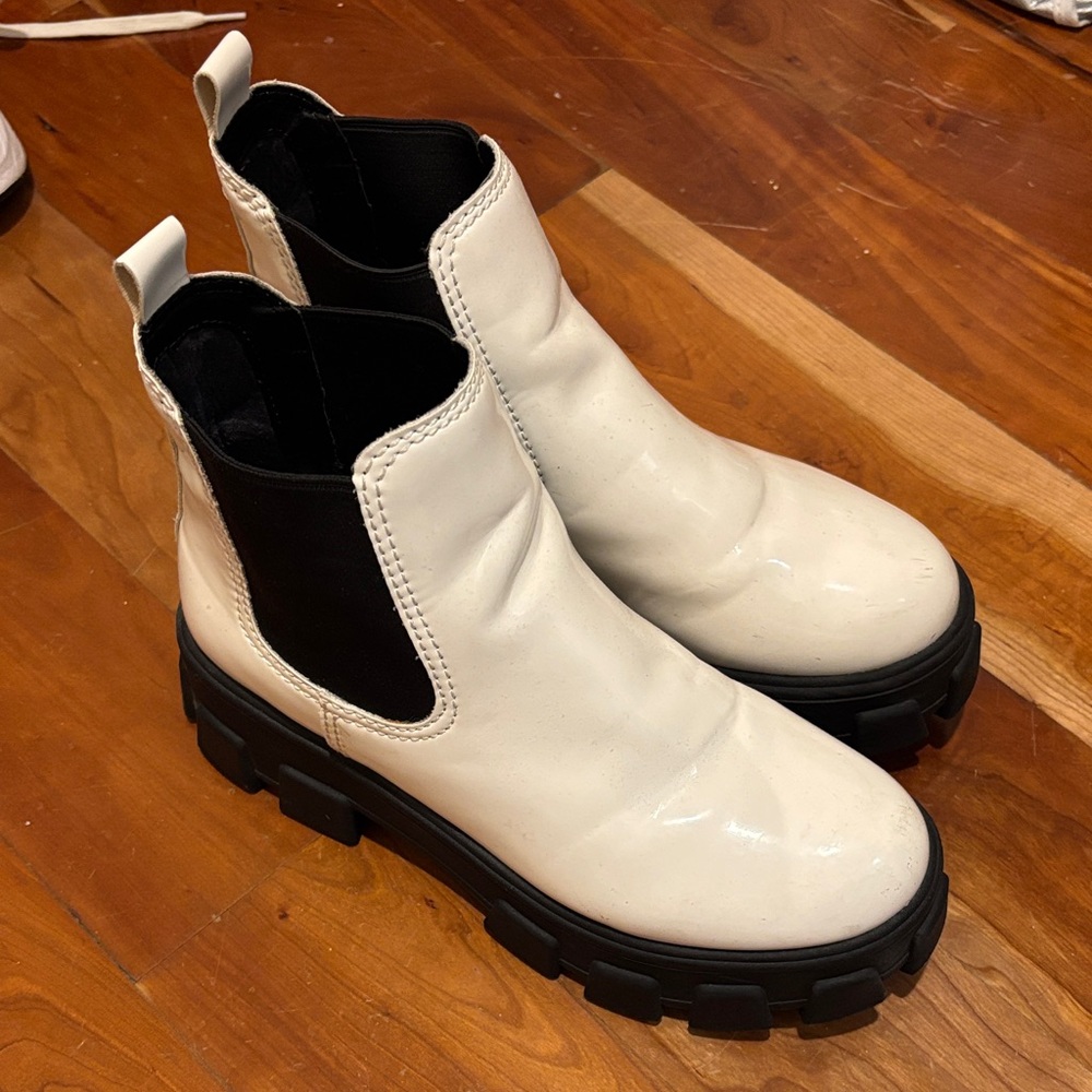 Circus by Sam Edelman White and Black Ankle Boots